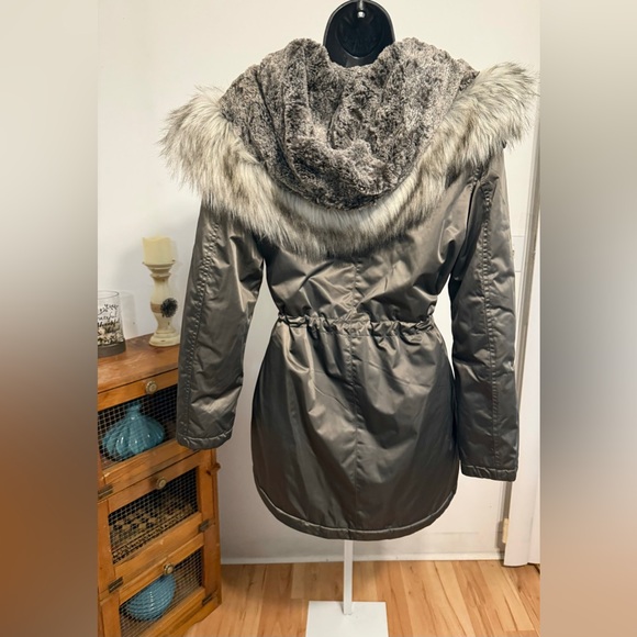 Apt 9 Hooded Parka. Color: Olive. Size L - Picture 6 of 13